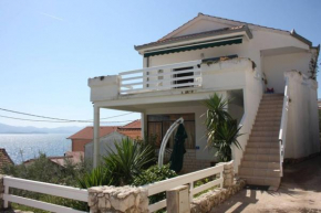 Apartment Luka with large terrace (by the sea)